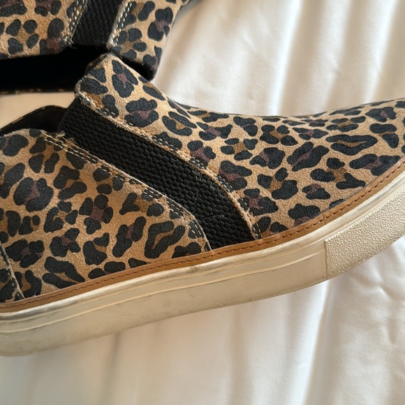 Toms Bryce sneaker booties in animal print. Size 8.5 - Picture 7 of 8